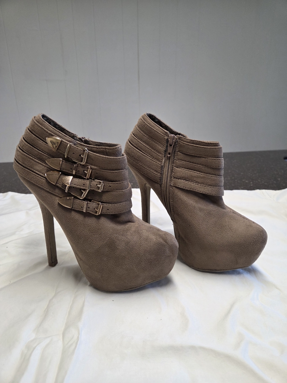Wild Diva Taupe Platform Heels — Strappy Buckle Detail — Size 6